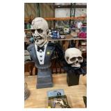 TWO PIECES OF HALLOWEEN DECOR