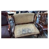 VINTAGE SETTEE