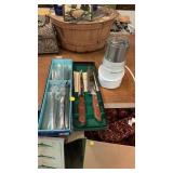 Carving knives & food chopper
