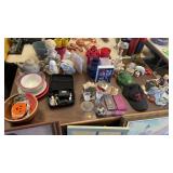 TABLE OF VARIOUS DECOR, ETC