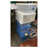 LOT OF SMALL TOTES