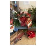 A COUNTRY CHRISTMAS BASKET *