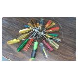 LOT OF SCREWDRIVERS