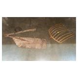 ANTIQUE FORK HEAD AND IMPLEMENT GUARD/DIVIDER