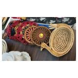 LOT OF WOVEN HOT PLATES