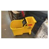 COMMERCIAL MOP BUCKET