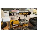 OILLESS AIRBRUSH COMPRESSOR IN BOX