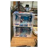 2 Starting Lineup figures