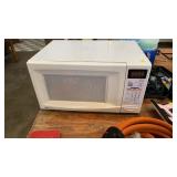 MAGIC CHEF MICROWAVE