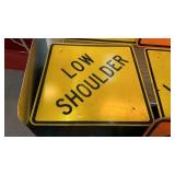 LOW SHOULDER METAL ROAD SIGN, 30x30"