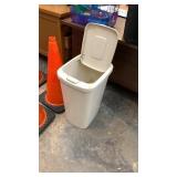 Garbage can