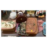 LOT OF VINTAGE PURSES, HANDBAGS