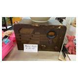 VINTAGE PHILCO RADIO