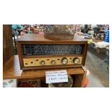 VINTAGE HALLICRAFTER RADIO