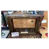 VINTAGE PHILIPS RADIO