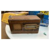 VINTAGE RCA VICTOR RADIO