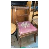 ANTIQUE CHAIR