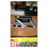 2 Smith & Wesson Knives
