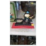 Nut cracker