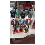 Small  nut crackers