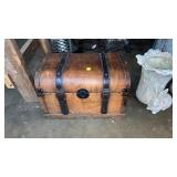 SMALL DECORATIVE STORAGE TRUNK