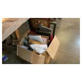 BOX OF VARIOUS PICTURE FRAMES, DECOR