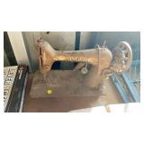 VINTAGE SINGER SEWING MACHINE
