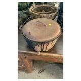 Cast iron pot & lid