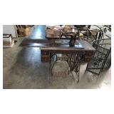 Antique Singer sewing machine & cabinet