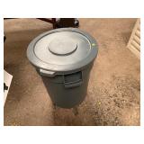 TRASH CAN WITH LID