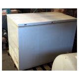 Electrolux Commercial Chest Freezer, Model FFC15C3AW3, 33.5" X 4