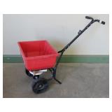 True Temper Cyclone CB 2000 Spreader