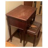 30ï¿½ x 16ï¿½ x 25 1/2ï¿½ Vintage Singer Sewing Machine