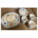 14 Piece Gibson Design Everyday Floral Dinner Set