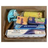 Tray Lot Consisting Of Kitchen Gloves, Sponges,
