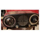 1950s Zenith Radio S-20393 Walnut Owl Eyes