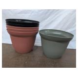 6 Plastic Flower Pots