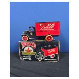 Ertl Texaco 1925 Mack Bulldog lubricant truck diecast Bank in box