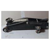 Roll around hydraulic floor jack. Operational. Tonnage unknown