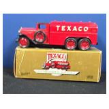 Ertl Texaco 1930 Diamond Fuel tanker Diecast bank in box