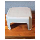 Rubbermaid step stool
