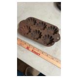 9 1/2' Cast Iron Muffin or Cornbread Skillet Pan