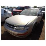 1998 Nissan Maxima JN1CA21D8WT525356 Gold
