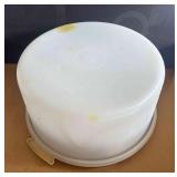 Vintage Tupperware Round Cake Taker**