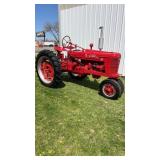 1944 Farmall H runs and drives nice rubber nice
