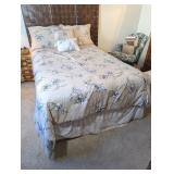 FULL SIZE REVERSIBLE COMFORTER PILLOWS W/SHAMS &