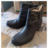 CLARKS NAVY BLUE ANKLE BOOTS SZ 8.5W