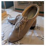 COMFORT-WELL LACE UP LOAFERS SZ 8.5WW