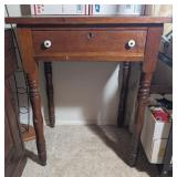 VTG/ATQ WOOD TABLE W/DRAWER