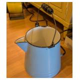 VTG/ANTQ BLUE ENAMELWARE KETTLE-NO LID
